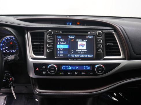 Used 2018 Toyota Highlander Plus FWD image 21