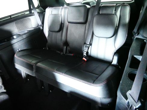 Used 2016 Dodge Grand Caravan R/T w/ Driver Convenience Group FWD image 33