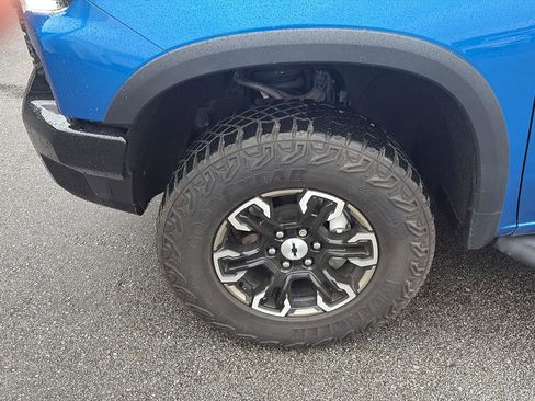 Used 2022 Chevrolet Silverado 1500 ZR2 w/ Technology Package image 11