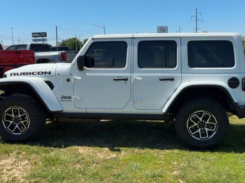 Used 2026 Jeep Wrangler Unlimited Rubicon AWD/4WD image 4