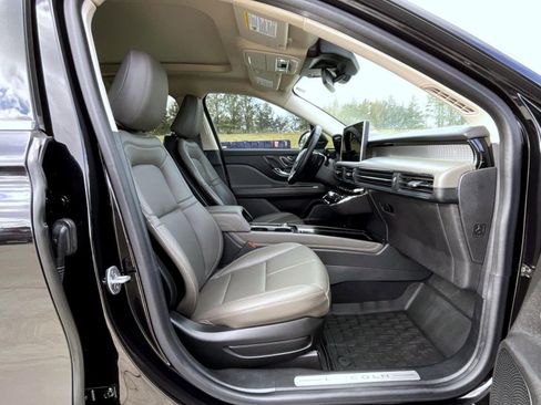 Certified 2024 Lincoln Corsair AWD w/ Equipment Group 101A image 16