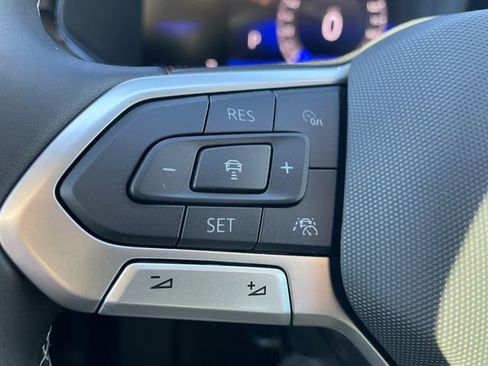 New 2024 Volkswagen Taos SE image 19
