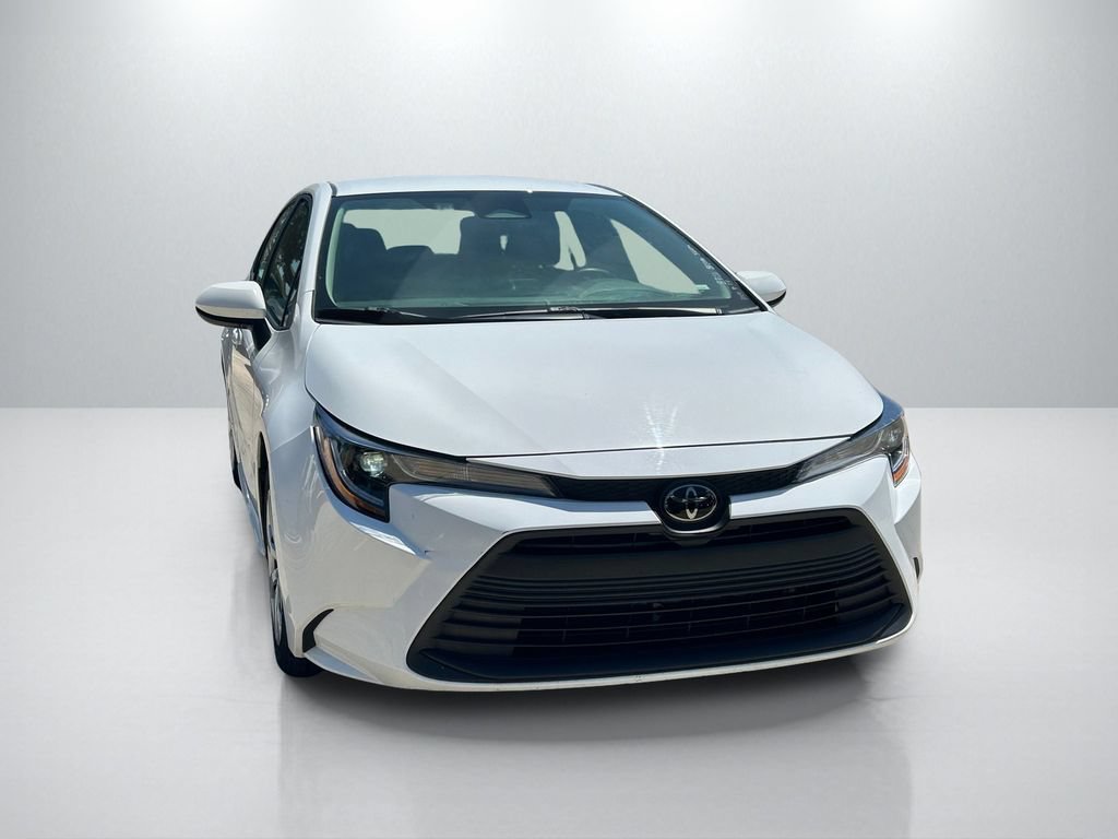 Used 2025 Toyota Corolla LE FWD image 2
