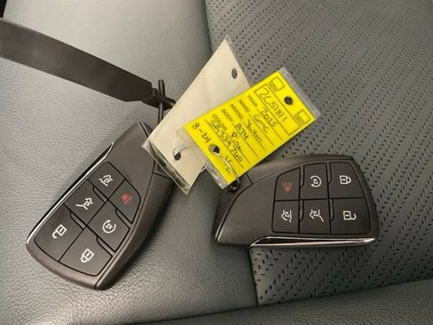 Used 2025 GMC Yukon AT4 w/ AT4 Premium Package AWD/4WD image 53