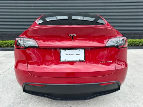 Used 2022 Tesla Model Y Long Range image 12