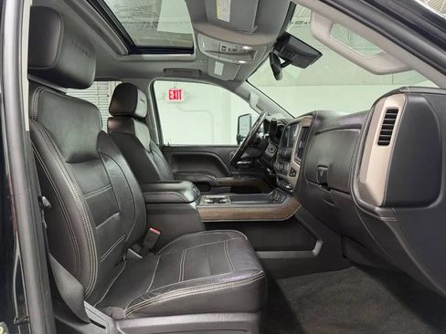 Used 2018 GMC Sierra 2500 Denali w/ Duramax Plus Package AWD/4WD image 11
