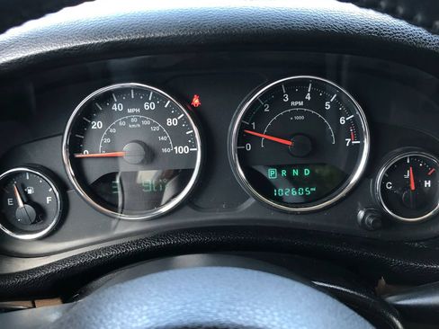 Used 2015 Jeep Wrangler Unlimited Sahara w/ Connectivity Group AWD/4WD image 18