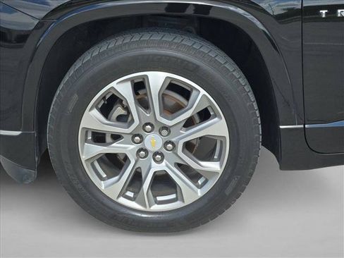 Used 2020 Chevrolet Traverse Premier FWD image 18
