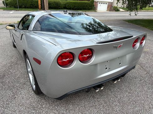 Used 2005 Chevrolet Corvette Coupe w/ Preferred Equipment Group RWD image 7