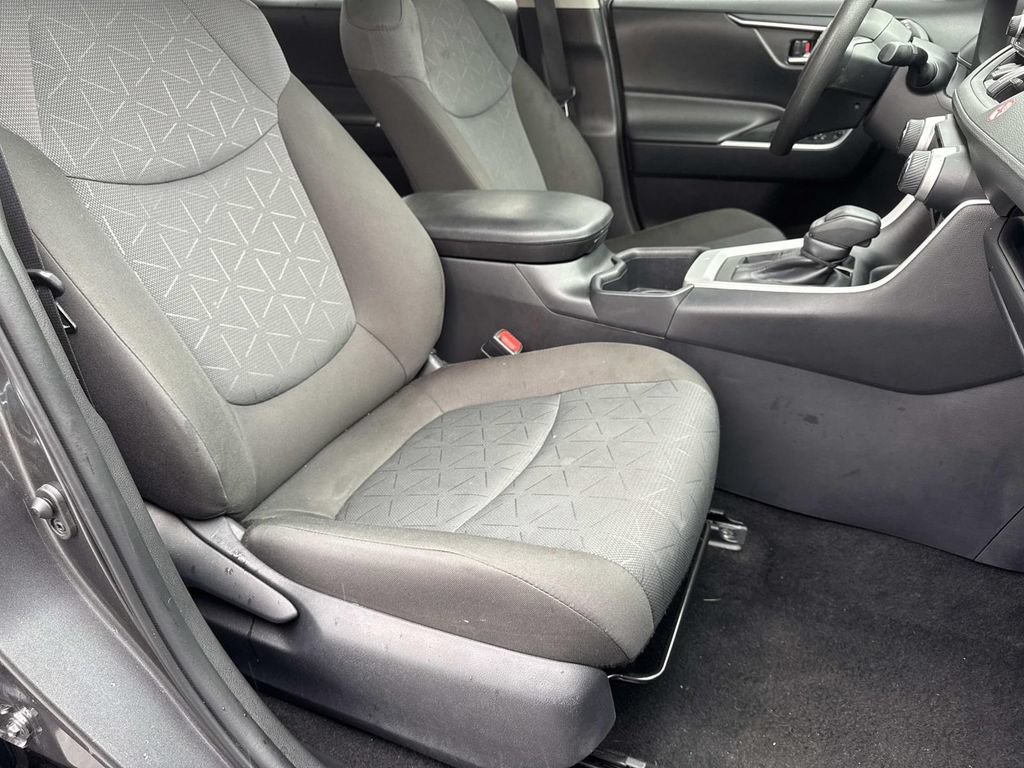 Used 2025 Toyota RAV4 XLE AWD/4WD image 24