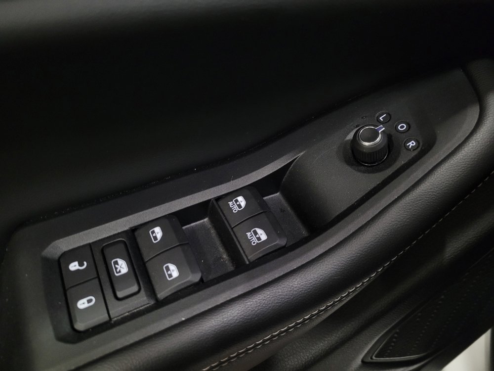 Used 2023 Jeep Grand Cherokee Laredo AWD/4WD image 27
