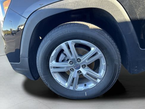 Used 2024 GMC Terrain SLE image 10