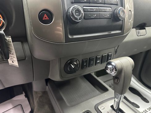 Used 2010 Nissan Frontier LE w/ LE Value Truck Pkg image 17