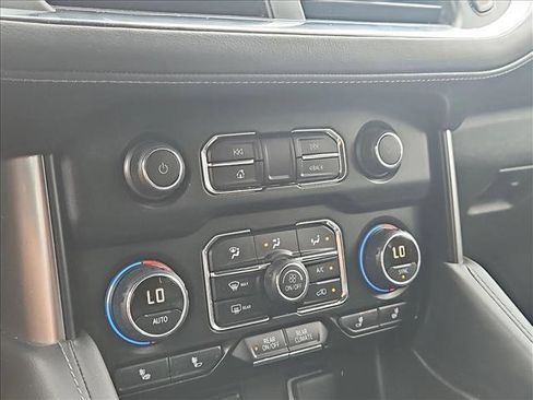 Used 2024 Chevrolet Suburban LT RWD image 12
