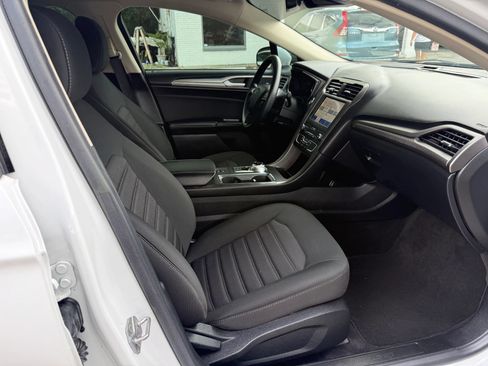 Used 2020 Ford Fusion SE FWD image 13