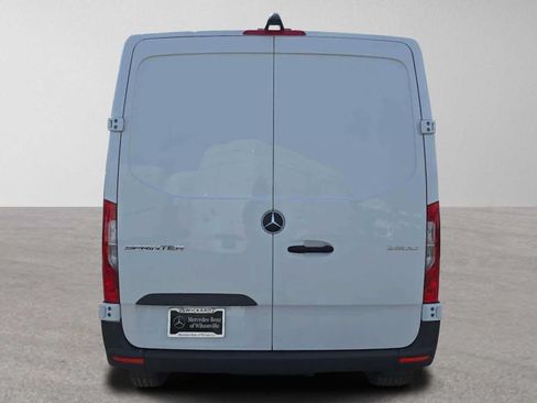 Used 2025 Mercedes-Benz Sprinter 2500 image 4