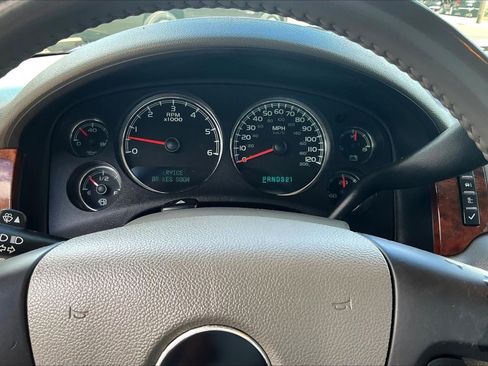 Used 2008 Chevrolet Suburban LT w/ LT Preferred Equipment Group AWD/4WD image 13