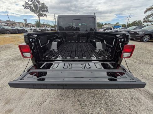 New 2025 Jeep Gladiator Sport image 11