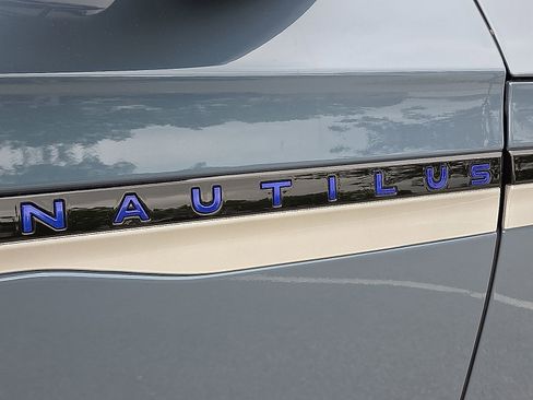 New 2026 Lincoln Nautilus Reserve image 8