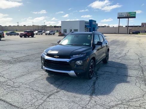 Used 2023 Chevrolet TrailBlazer LT w/ Convenience Package FWD image 2