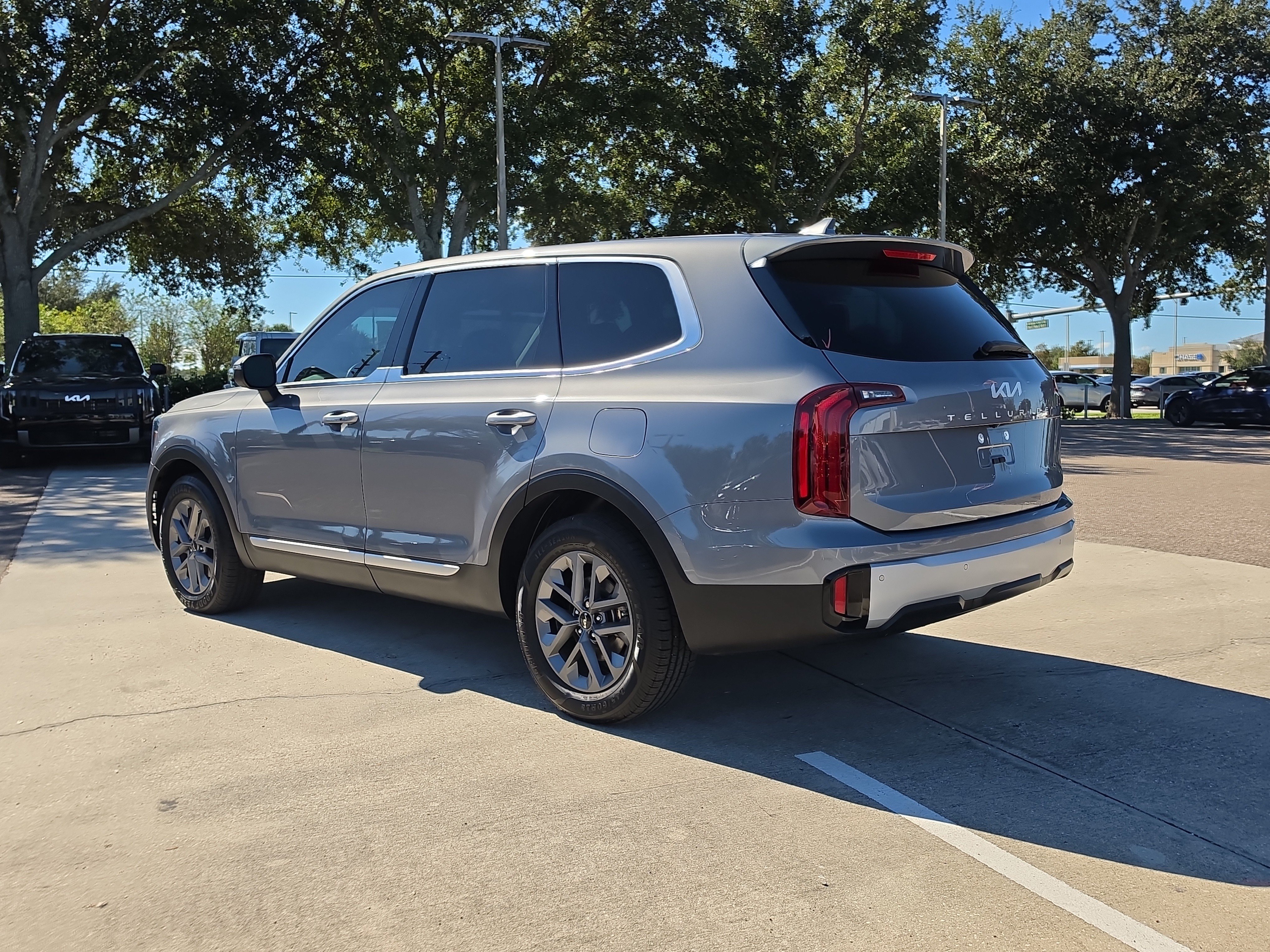 Certified 2023 Kia Telluride LX FWD image 6