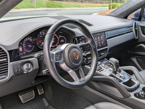 Certified 2023 Porsche Cayenne GTS AWD/4WD image 4