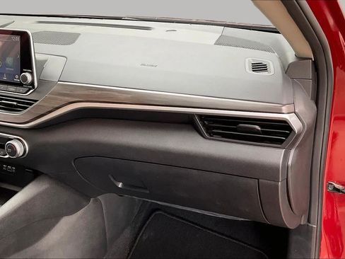 Used 2025 Nissan Altima 2.5 SV FWD image 16