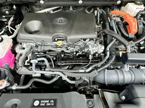 Used 2025 Toyota RAV4 XLE AWD/4WD image 12