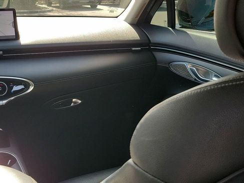 Used 2022 Genesis GV70 2.5T w/ Advanced Package image 23