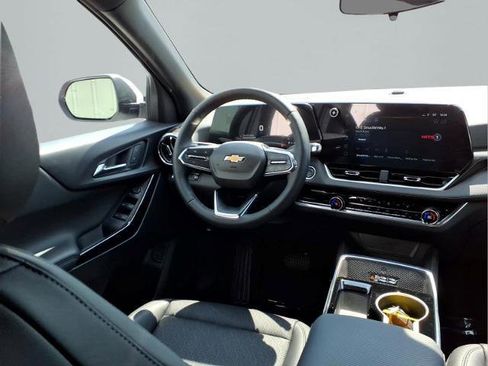 Used 2025 Chevrolet Equinox LT w/ Convenience Package II image 10