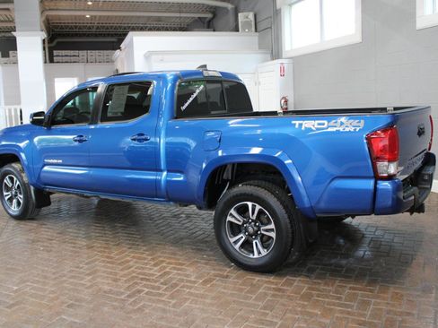 Used 2016 Toyota Tacoma SR5 AWD/4WD image 5