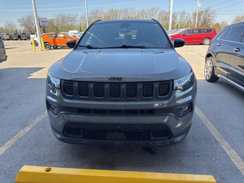 Used 2024 Jeep Compass Latitude w/ Convenience Group AWD/4WD image 2