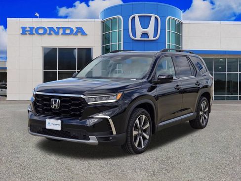 Used 2023 Honda Pilot Touring image 7