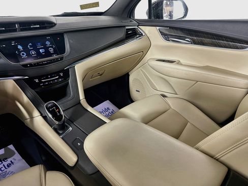 Used 2019 Cadillac XT5 FWD image 22