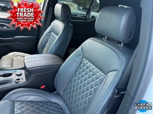 Used 2023 Chevrolet Traverse Premier AWD/4WD image 7