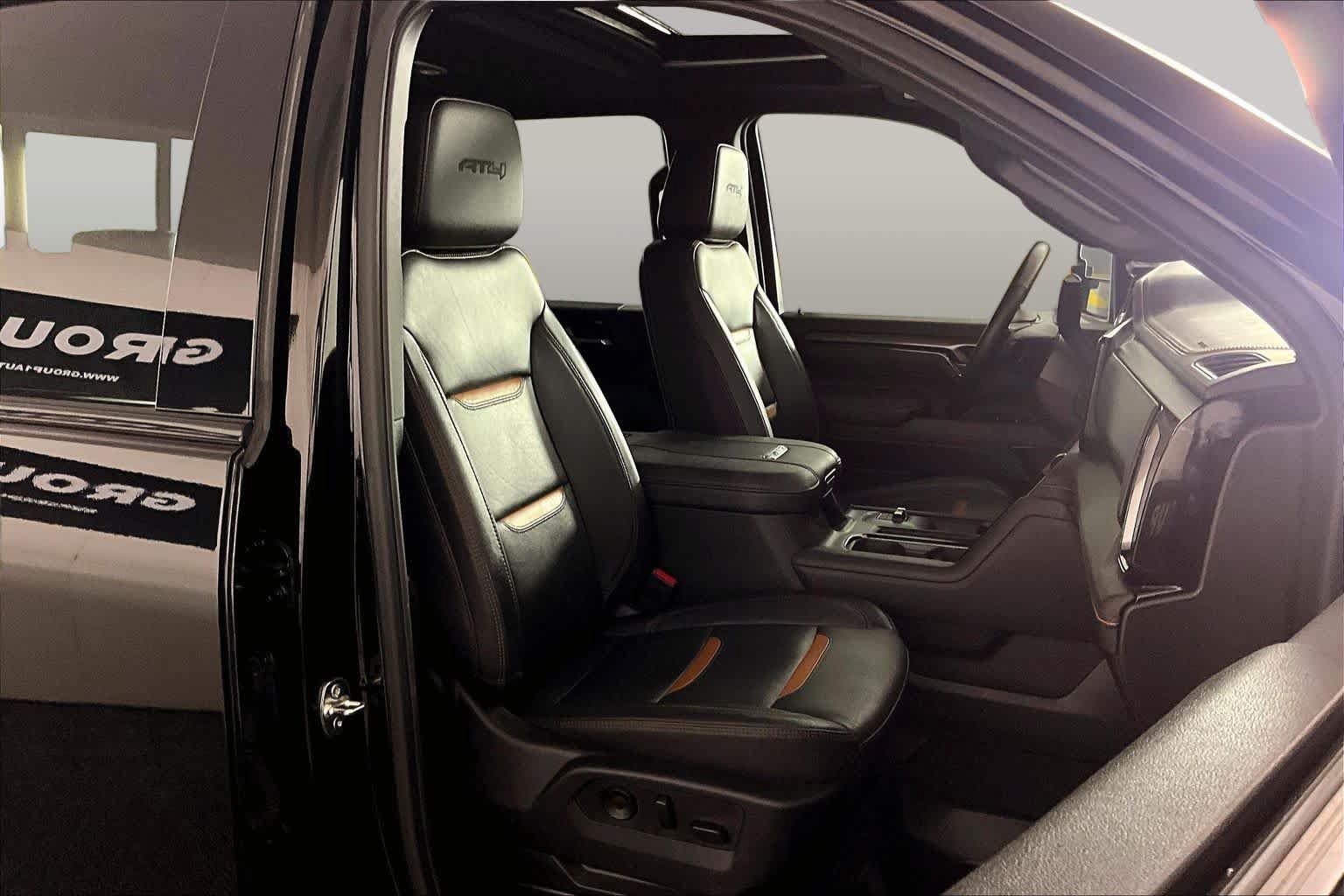 Used 2025 GMC Sierra 3500 AT4 w/ AT4 Premium Plus Package AWD/4WD image 9