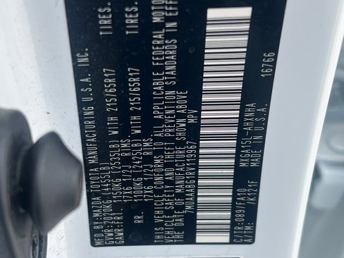 Certified 2024 Toyota Corolla Cross L image 24