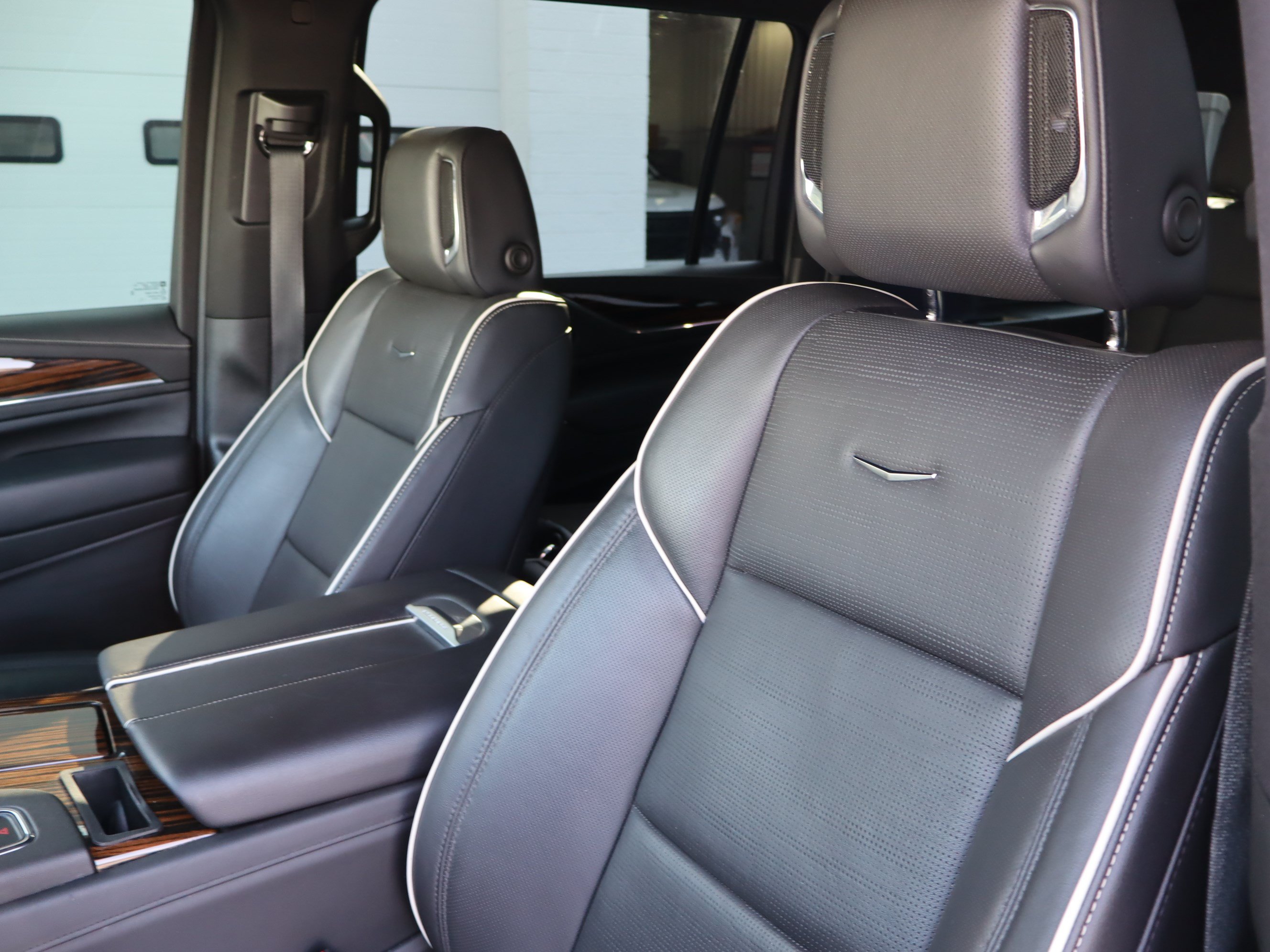 Used 2024 Cadillac Escalade ESV Premium Luxury AWD/4WD image 20