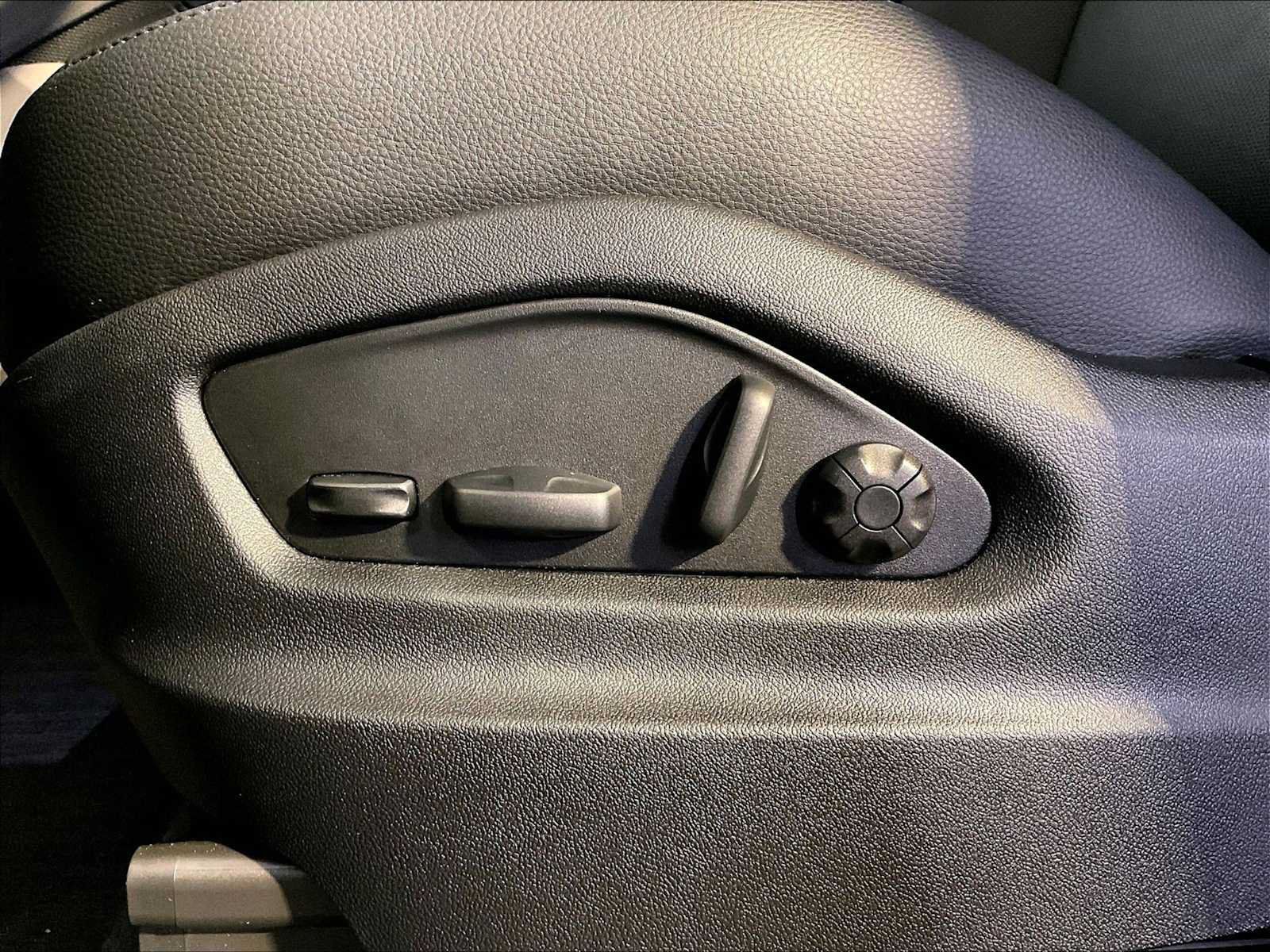 Certified 2026 Porsche Cayenne AWD/4WD image 39