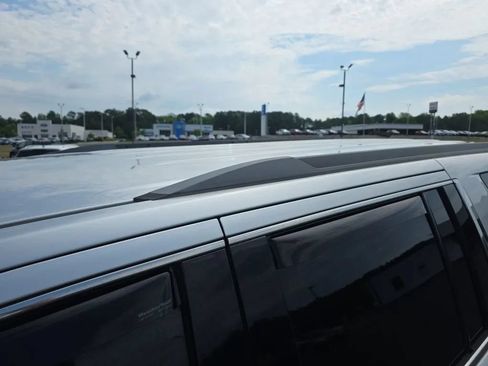 Used 2017 Chevrolet Suburban LT AWD/4WD image 14