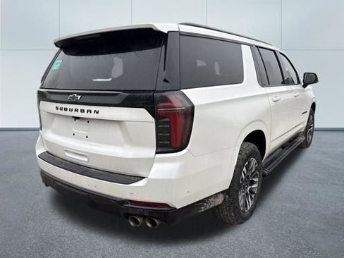 Used 2025 Chevrolet Suburban Z71 image 4