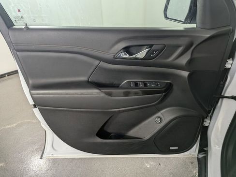 Used 2023 GMC Acadia AT4 image 9