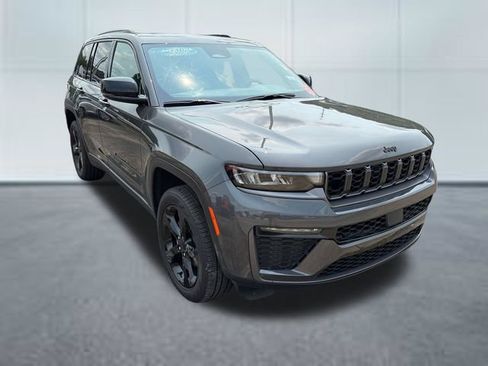 Used 2026 Jeep Grand Cherokee Limited w/ Limited Altitude Package AWD/4WD image 5