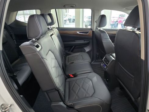 New 2026 Volkswagen Atlas SE image 35