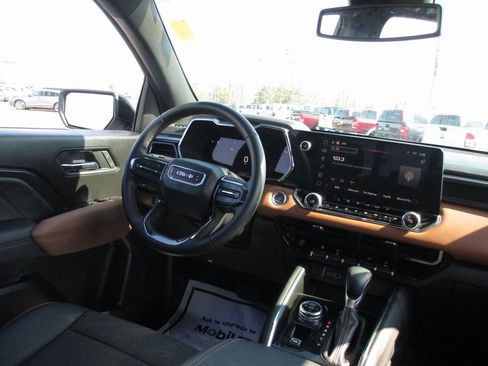 Used 2026 GMC Canyon AT4 image 24