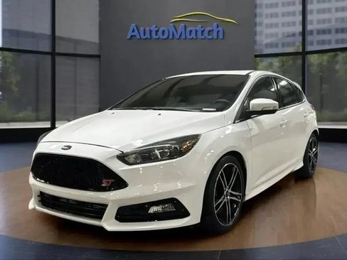 Used 2017 Ford Focus ST w/ Equipment Group 402A FWD image 3