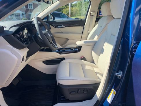Used 2022 Buick Envision Essence w/ Safety Package image 10
