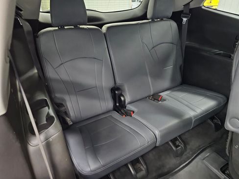 Used 2020 Buick Enclave Essence w/ Sound and Sites Package AWD/4WD image 18