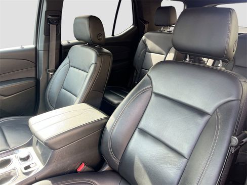 Used 2022 Chevrolet Traverse LT w/ LT Premium Package image 22