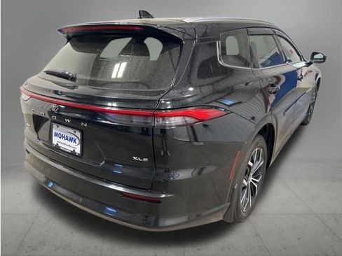 Used 2025 Toyota Crown Signia AWD/4WD image 5